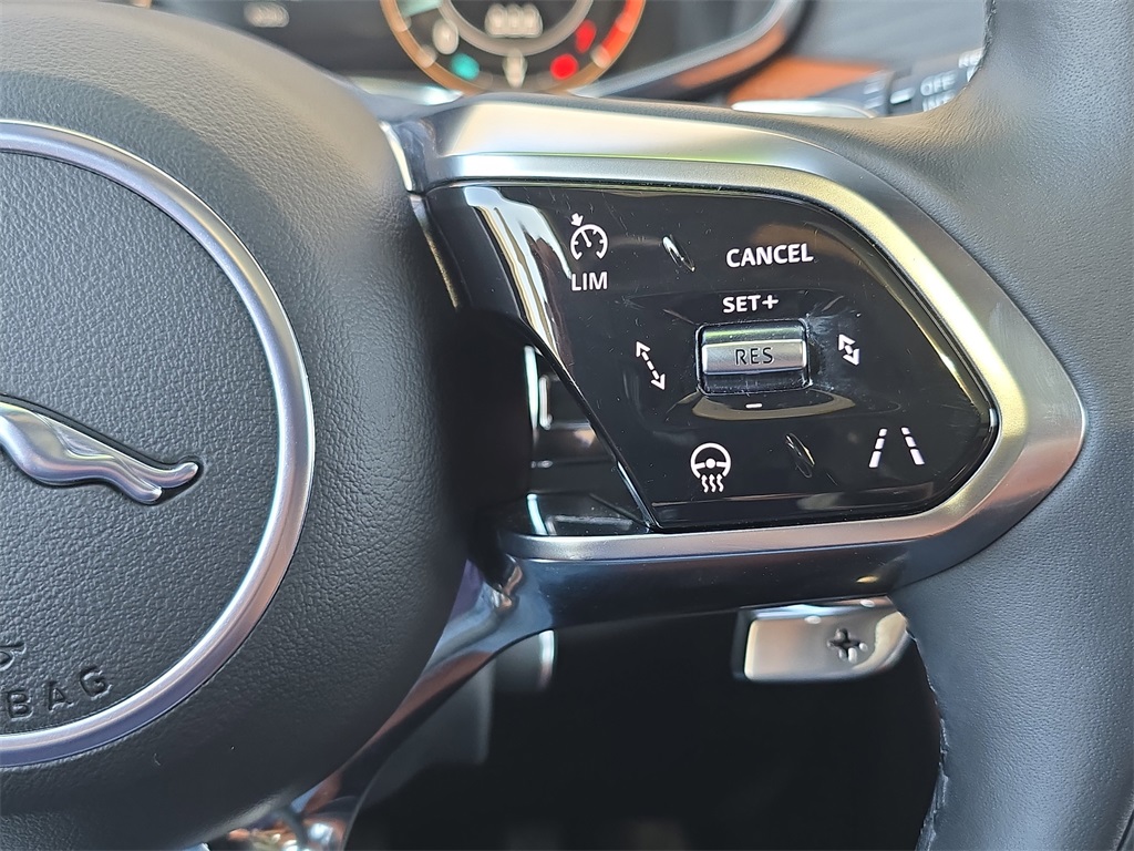 2025 Jaguar F-PACE P400 R-Dynamic S photo 17
