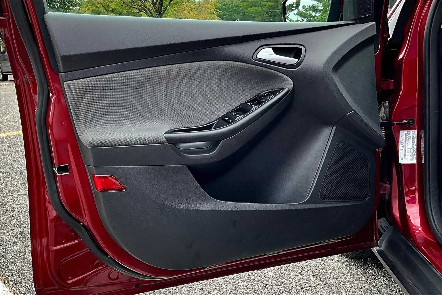 2014 Ford Focus SE photo 18