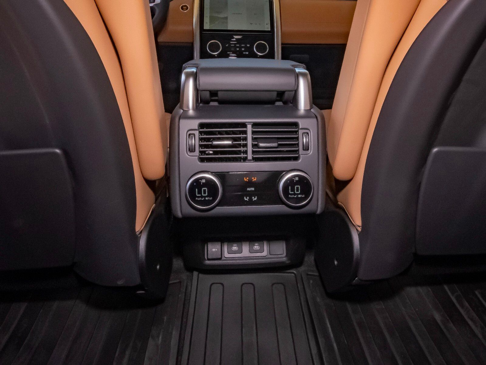 2025 Land Rover Discovery Metropolitan Edition photo 47