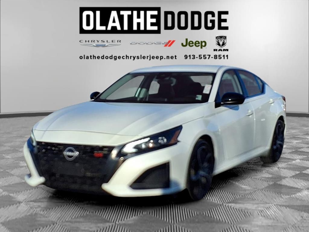 2024 Nissan Altima SR's photo