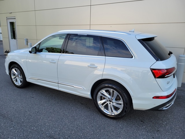 2024 Audi Q7 55 Premium Plus photo 3