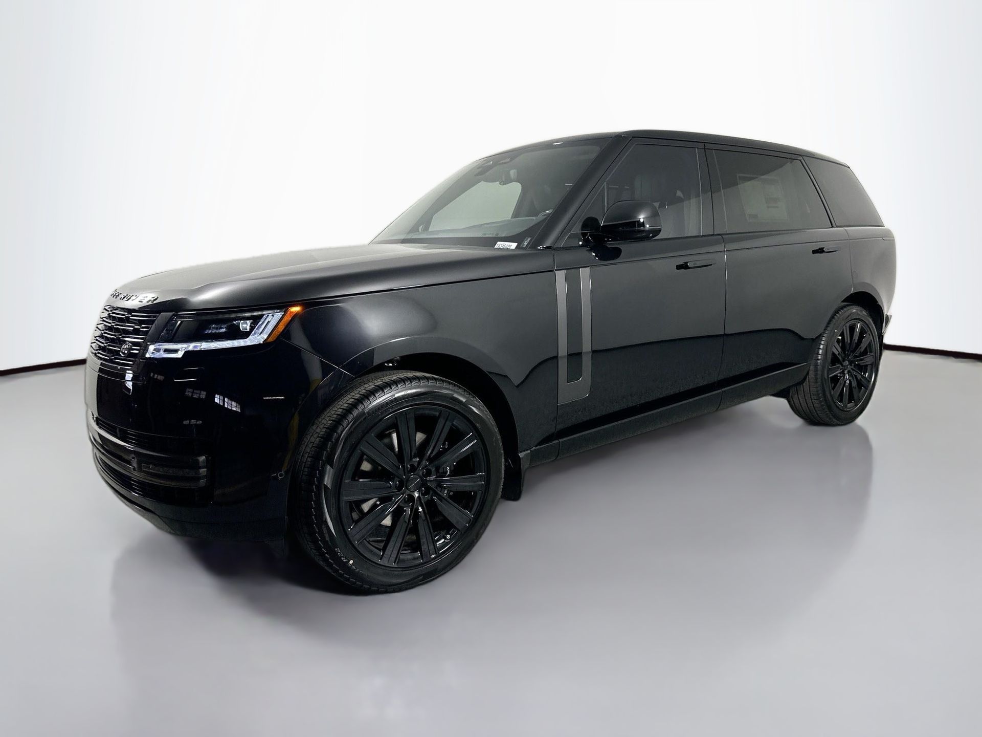 2026 Land Rover Range Rover SE's photo