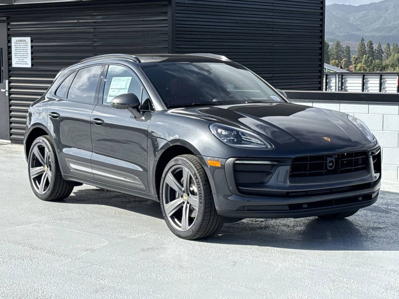 2025 Porsche Macan T photo 6