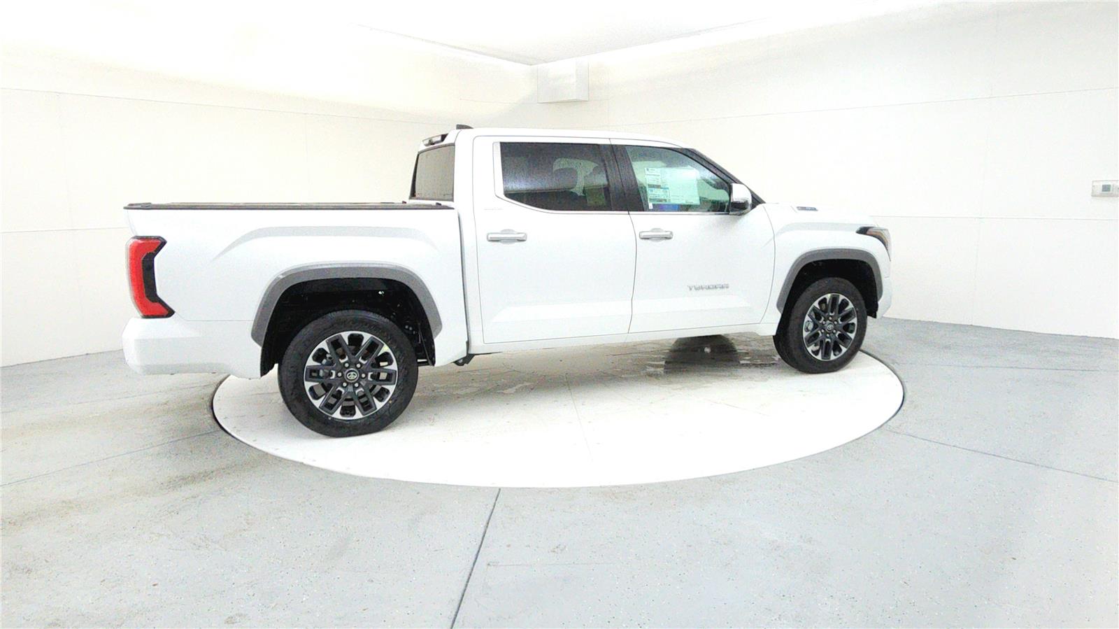 2025 Toyota Tundra Limited CrewMax photo 6