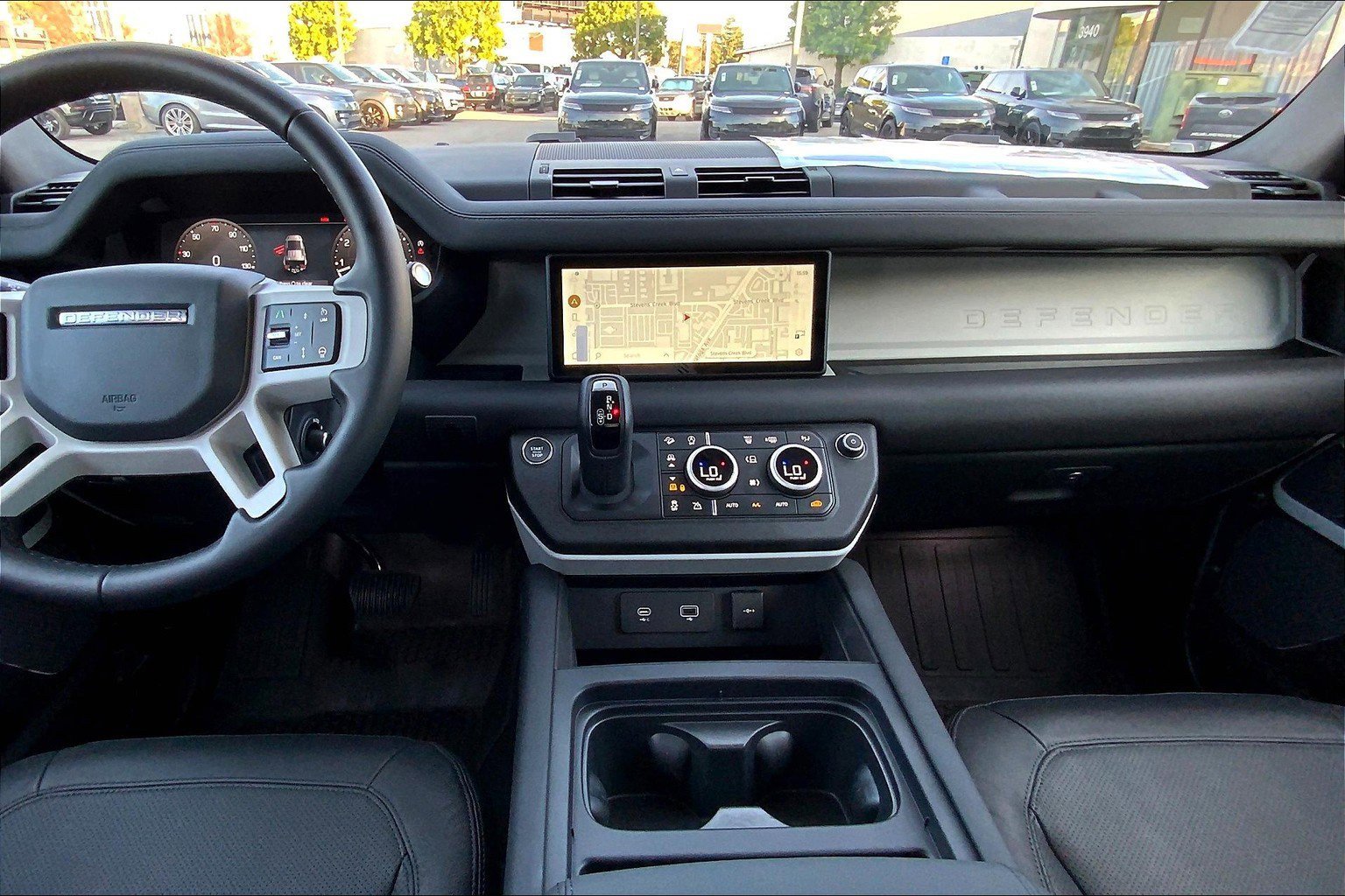 2024 Land Rover Defender 110 S photo 4