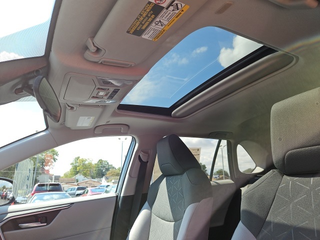 2025 Toyota RAV4 Hybrid XLE photo 28