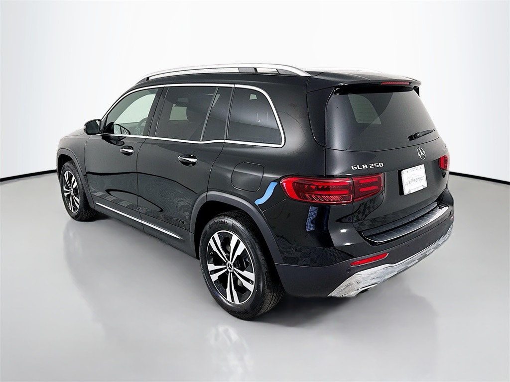 2025 Mercedes Benz GLB 250 4MATIC photo 3