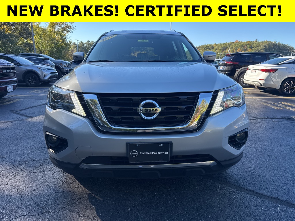 2019 Nissan Pathfinder SL photo 2