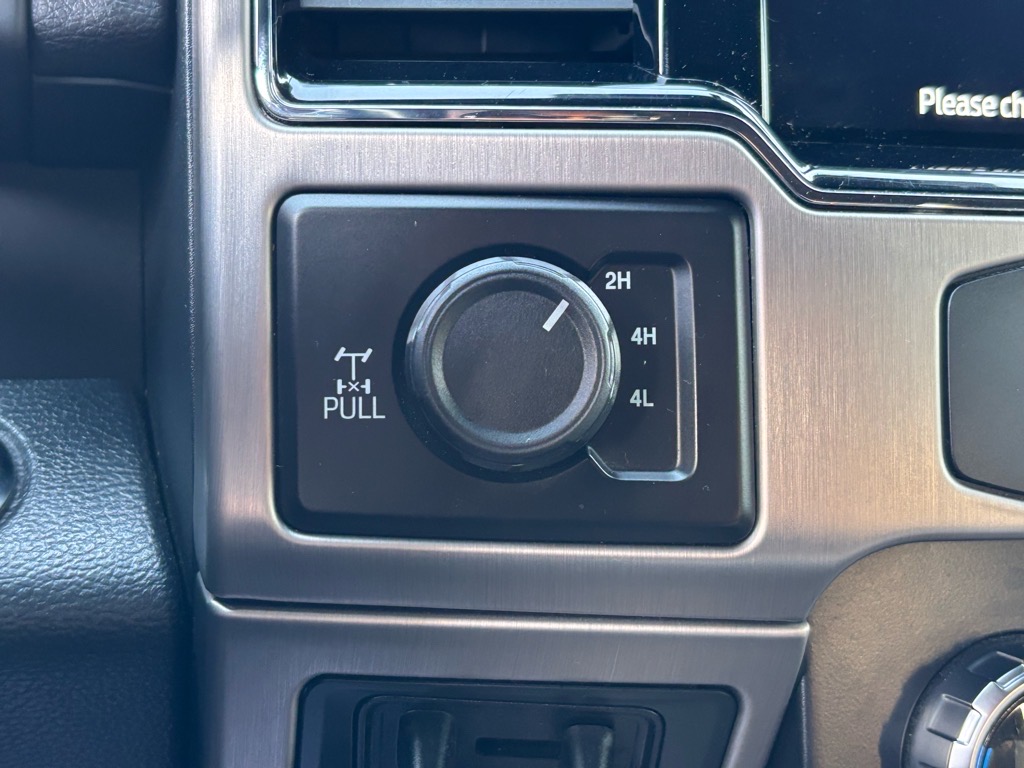 2022 Ford F-350 Lariat photo 14
