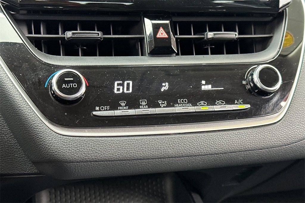 2022 Toyota Corolla LE photo 18