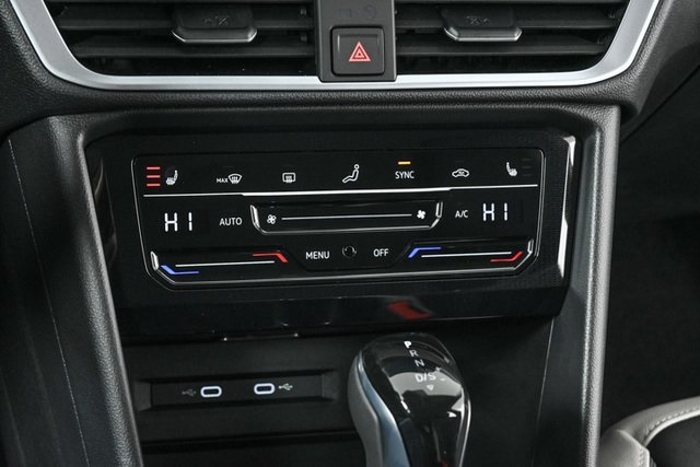 2025 Volkswagen Taos SE photo 16