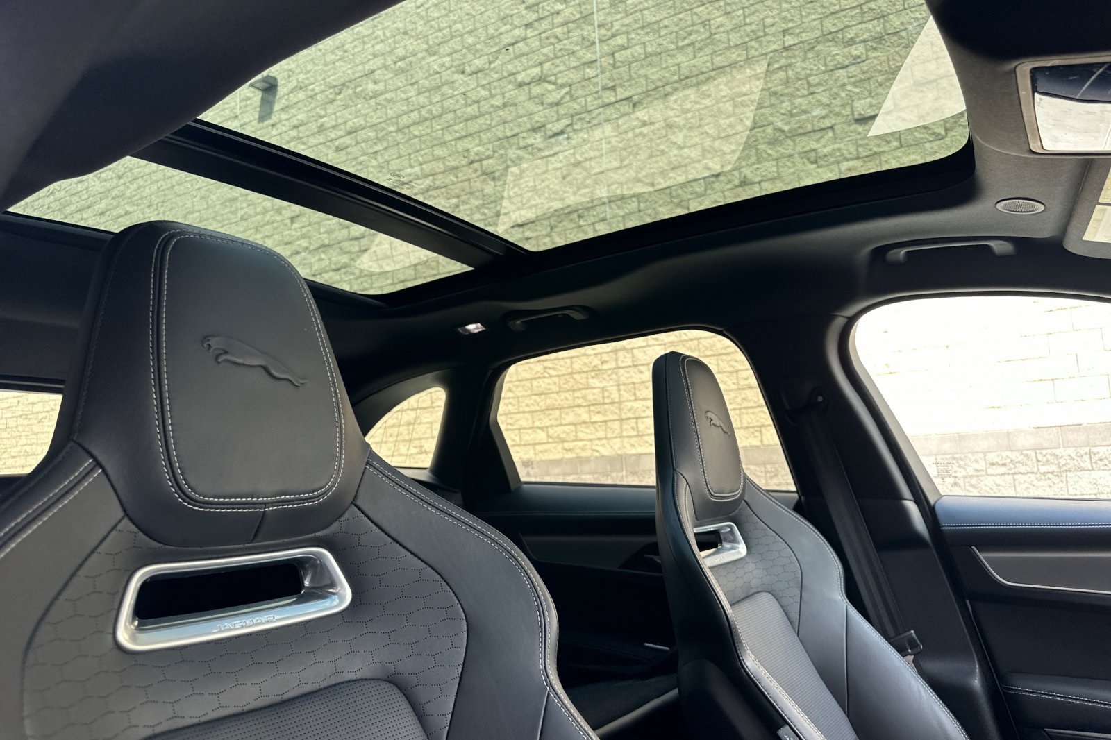 2025 Jaguar F-PACE P250 R-Dynamic S photo 18