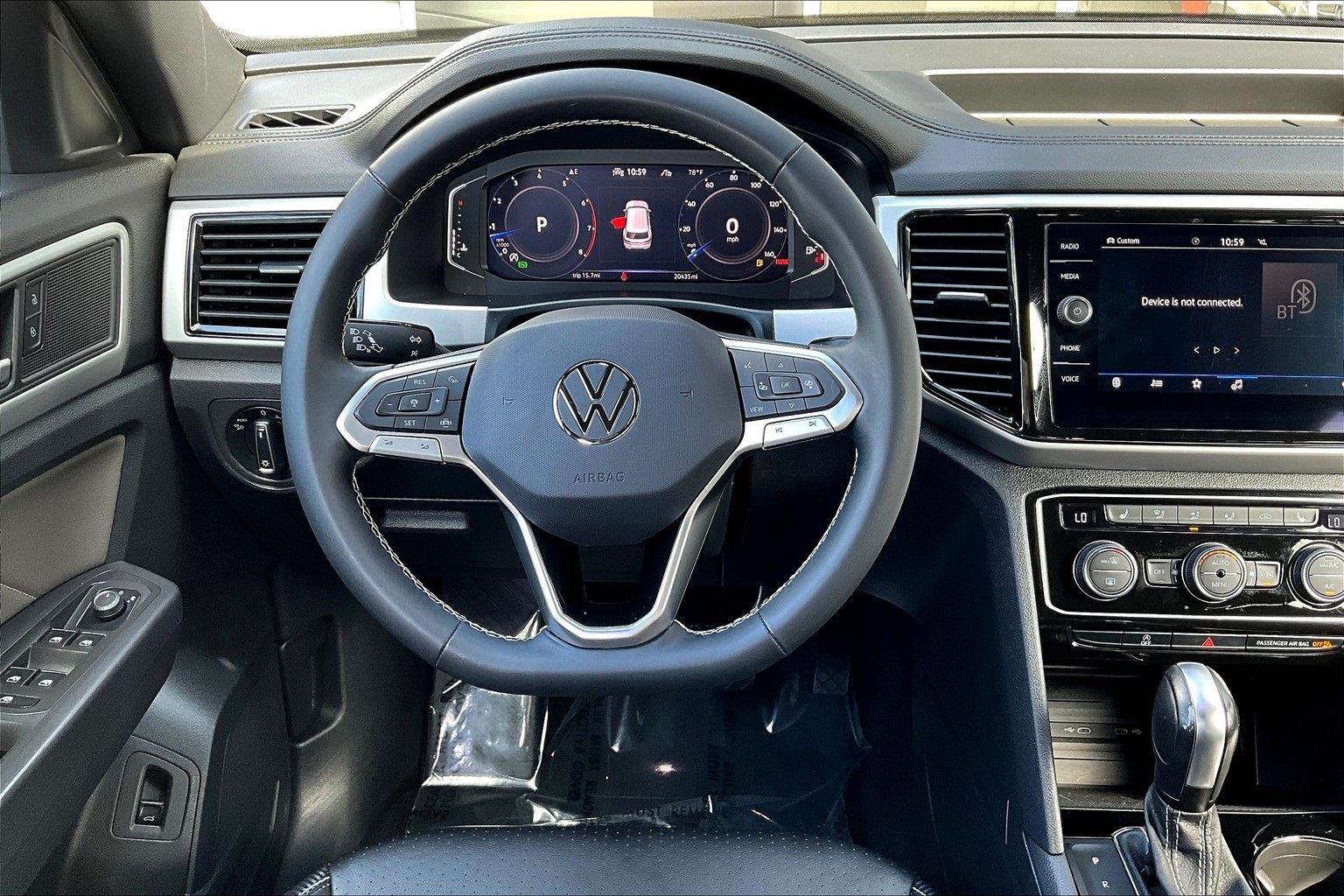 2023 Volkswagen Atlas Cross Sport V6 SE Technology photo 3