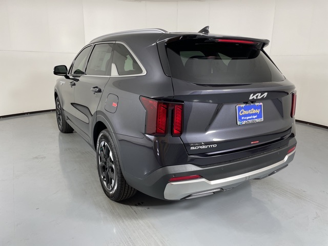 2025 Kia Sorento S photo 6