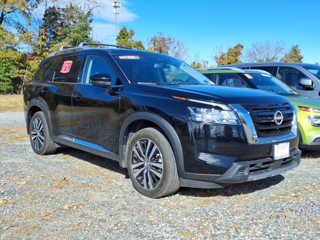 2024 Nissan Pathfinder Platinum photo 3