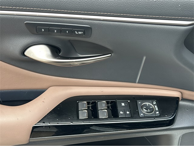 2025 Lexus ES 300h Premium photo 26