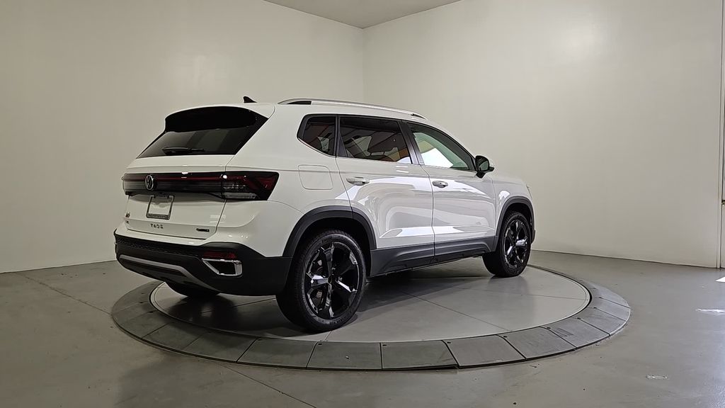 2025 Volkswagen Taos SEL photo 4