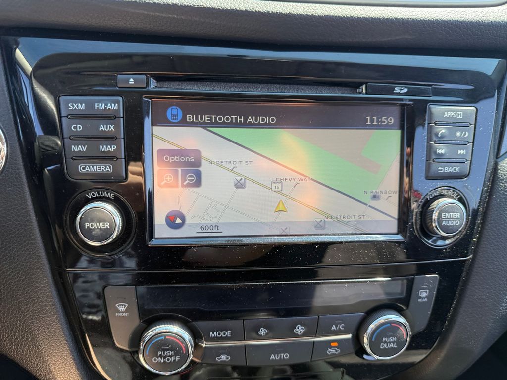 2016 Nissan Rogue SV photo 17