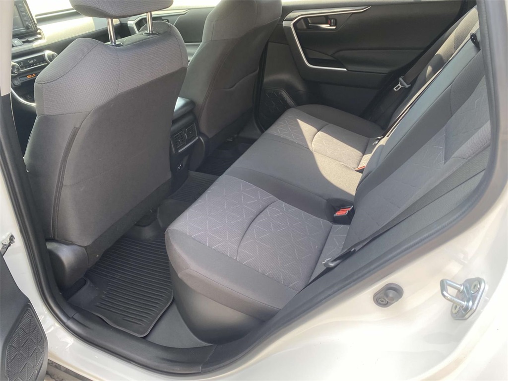 2021 Toyota RAV4 Hybrid XLE photo 8