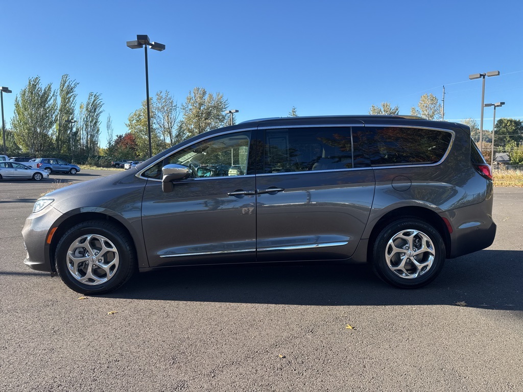 2021 Chrysler Pacifica Limited photo 4