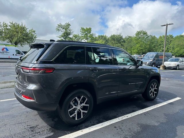 2025 Jeep Grand Cherokee Limited photo 5