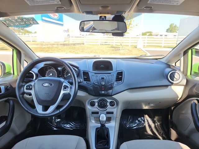 2014 Ford Fiesta SE photo 21