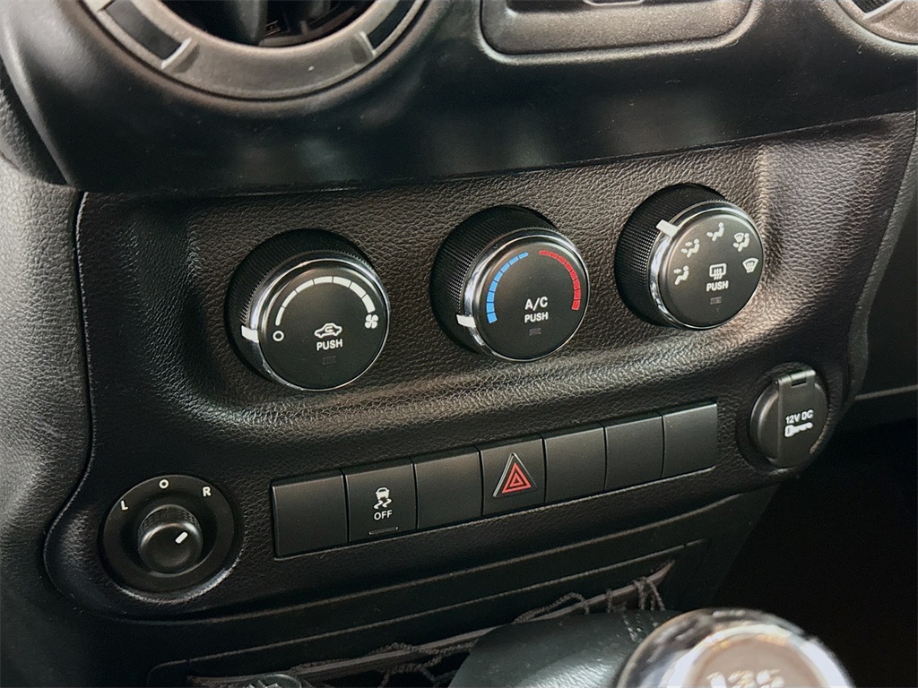 2016 Jeep Wrangler Unlimited Sport photo 16