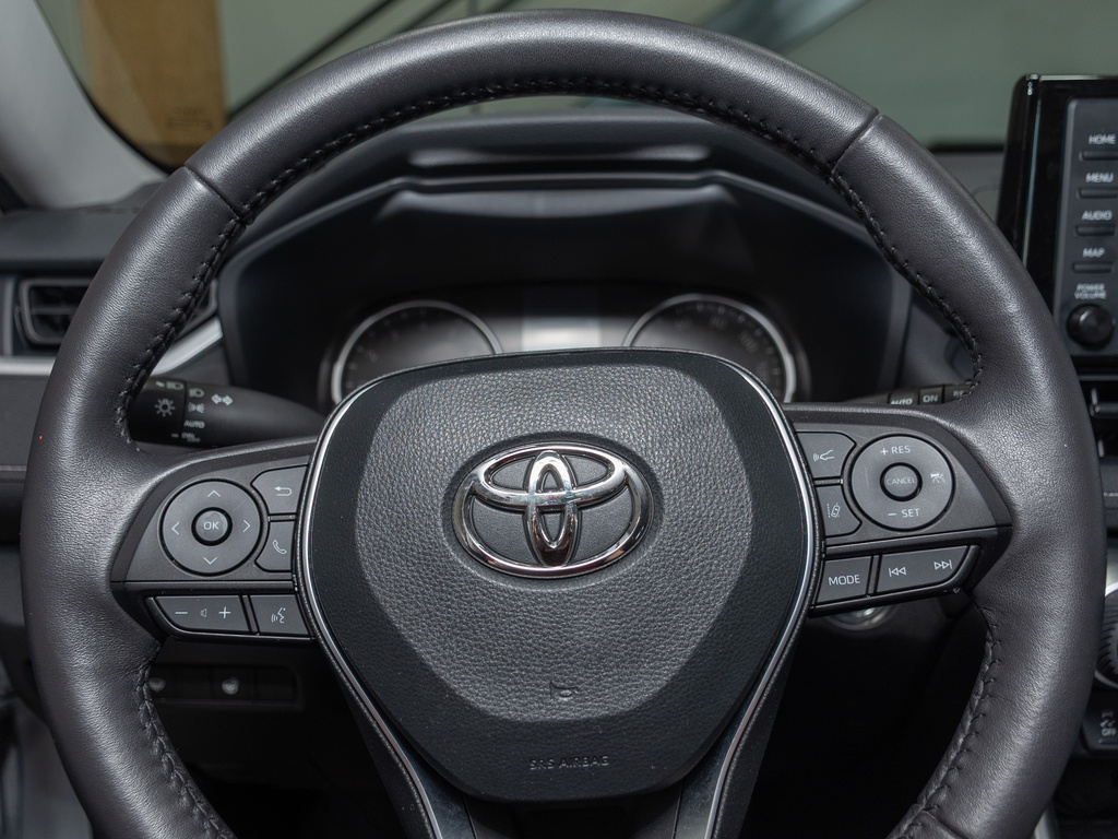 2022 Toyota RAV4 XLE photo 8