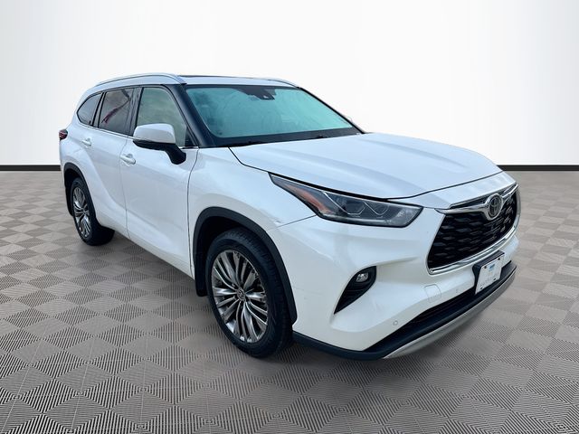 2020 Toyota Highlander Platinum's photo