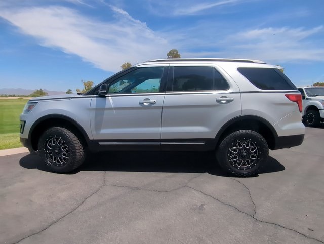 2017 Ford Explorer XLT photo 3