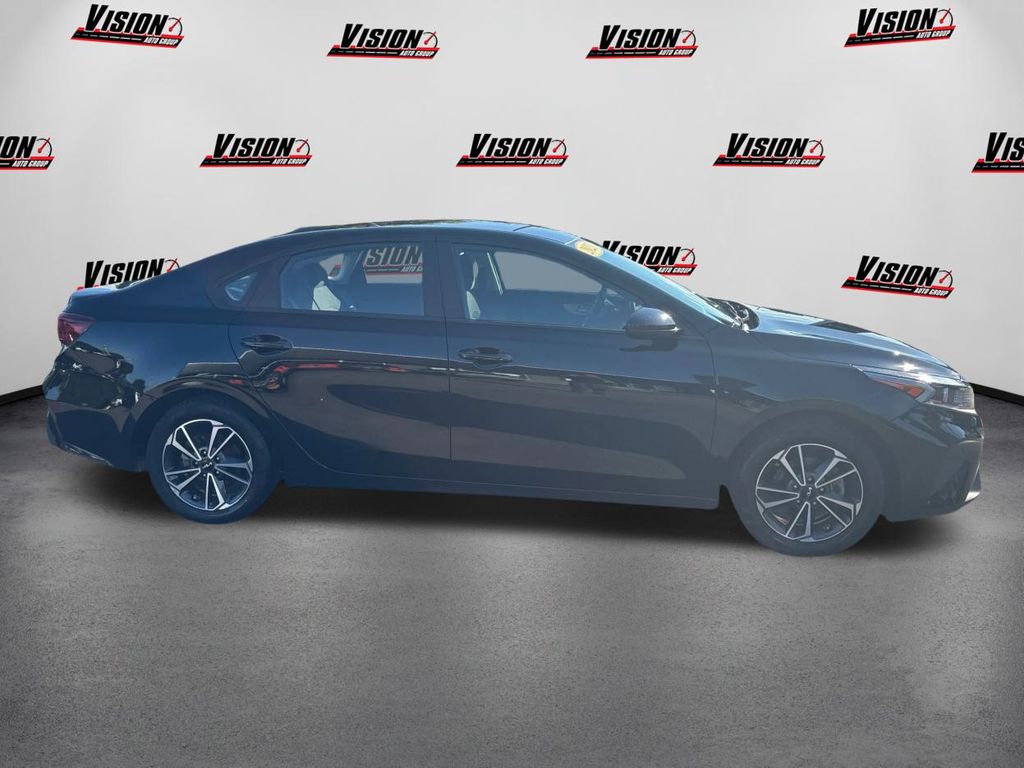 2023 Kia Forte LXS photo 4