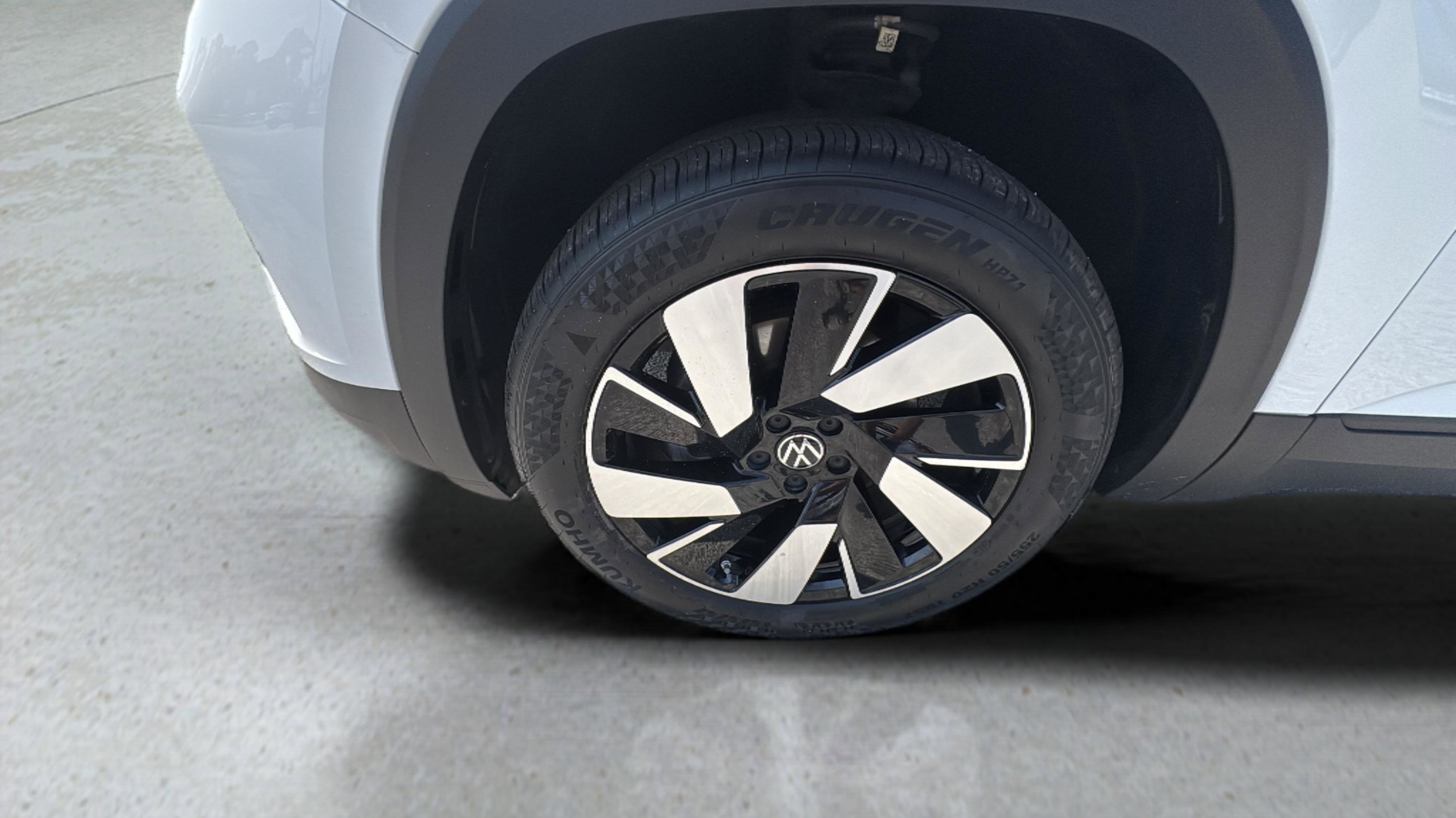 2024 Volkswagen Atlas Cross Sport SE Technology photo 17