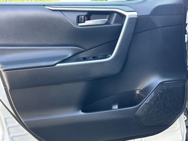 2023 Toyota RAV4 XLE photo 12