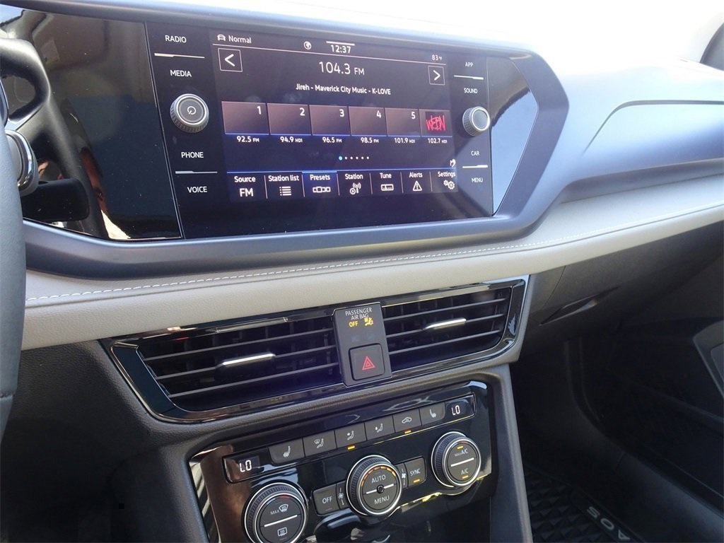2024 Volkswagen Taos SE photo 16