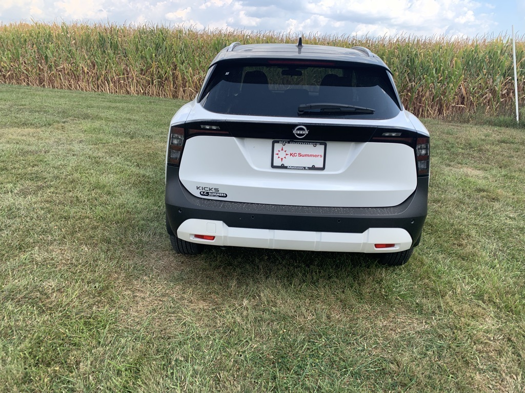 2026 Nissan Kicks SV photo 2