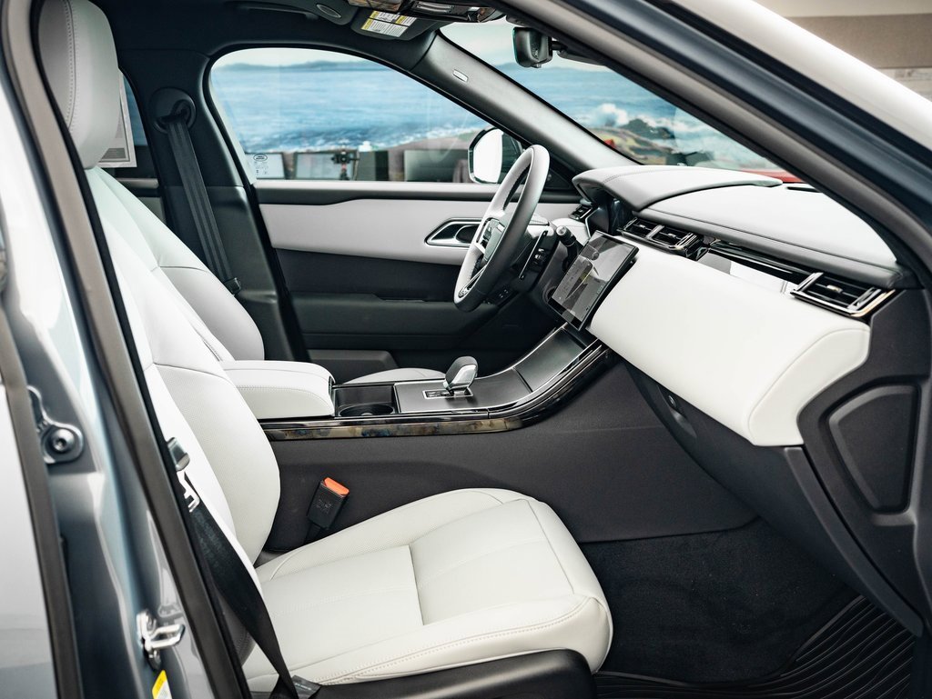 2026 Land Rover Range Rover Velar SE photo 18