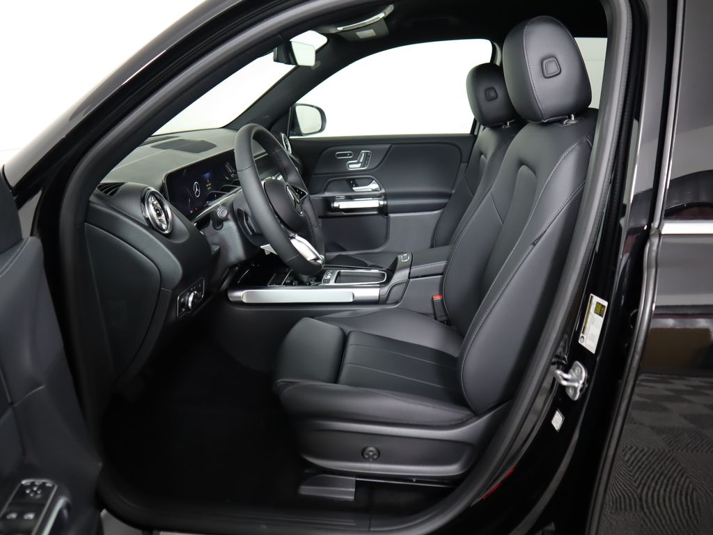 2025 Mercedes Benz EQB photo 16