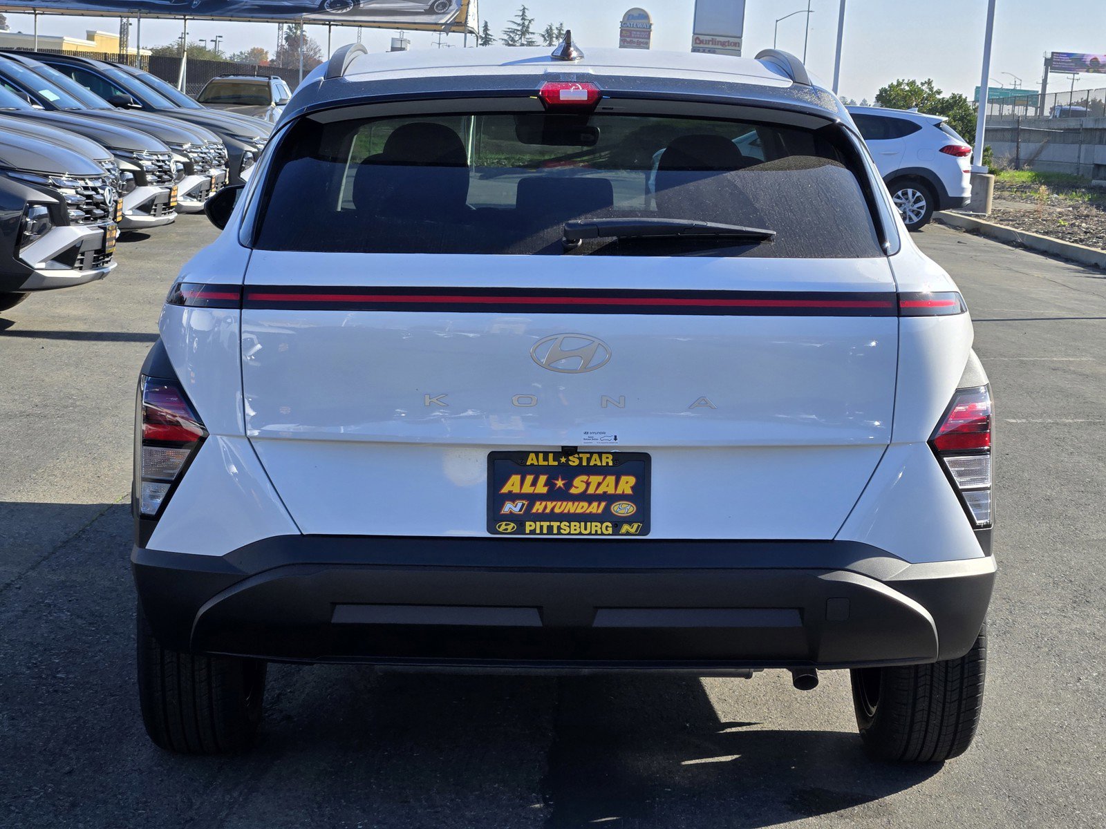 2026 Hyundai Kona SEL photo 4