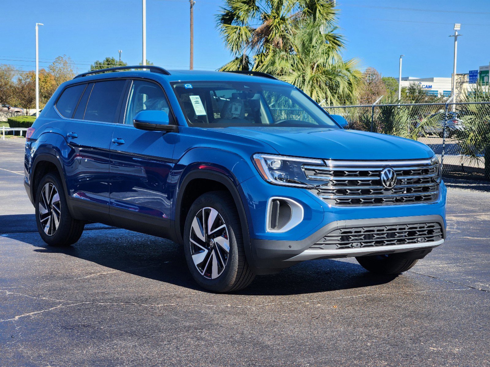 2025 Volkswagen Atlas SE Technology photo 2