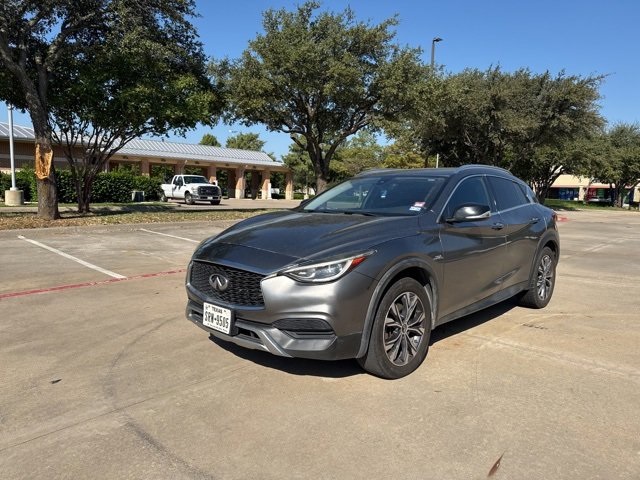 2017 Infiniti QX30 Luxury photo 3