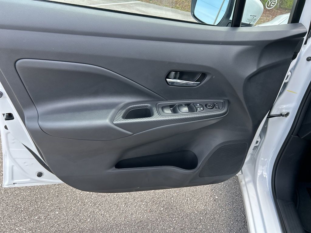 2025 Nissan Versa SV photo 10