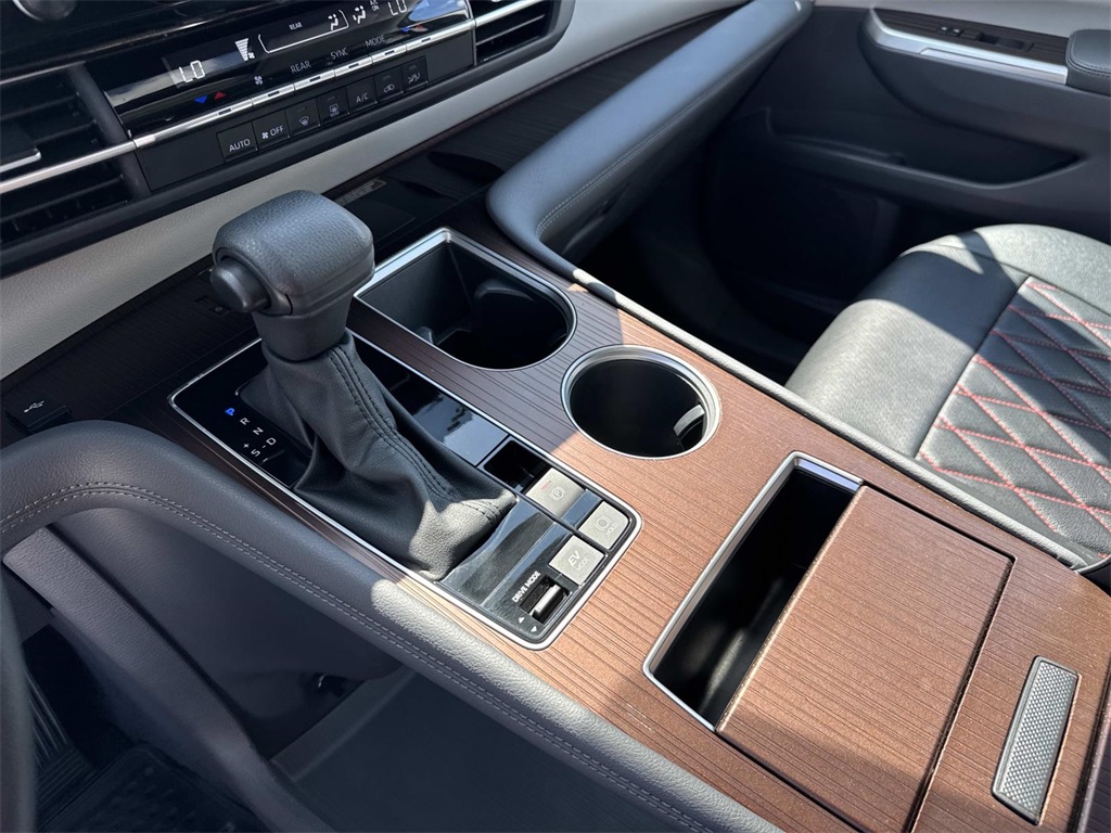 2024 Toyota Sienna LE photo 23