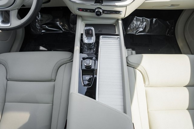 2026 Volvo XC60 Hybrid T8 photo 26