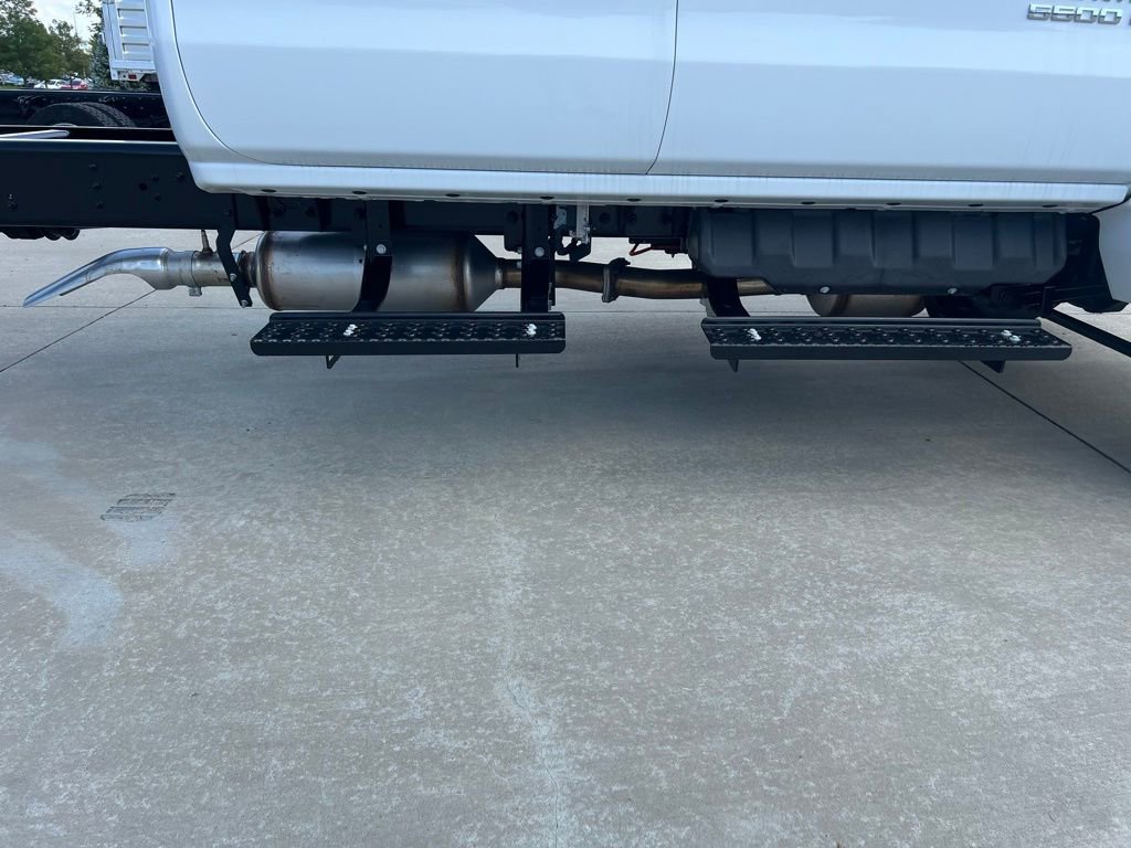 2023 Chevrolet Silverado 5500HD LT photo 10