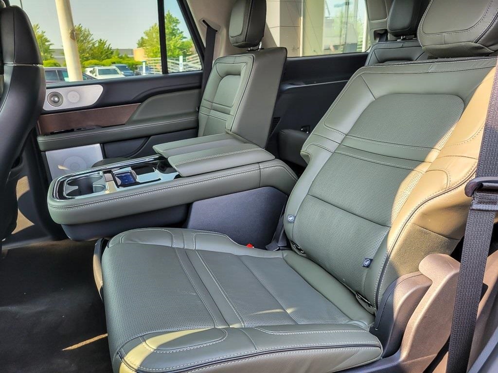 2022 Lincoln Navigator Black Label photo 10