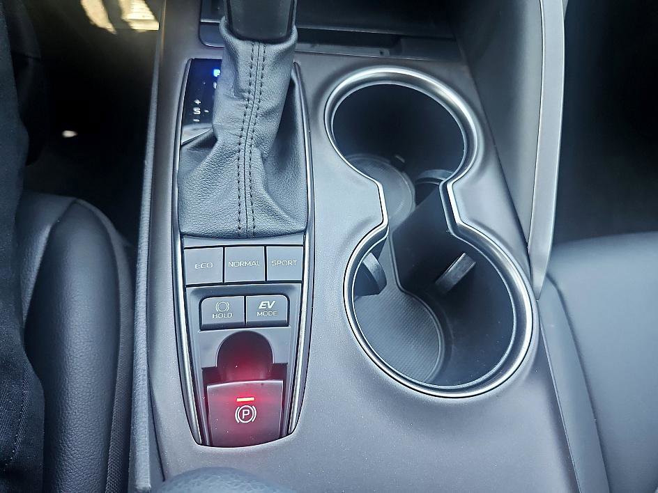 2023 Toyota Camry SE photo 22