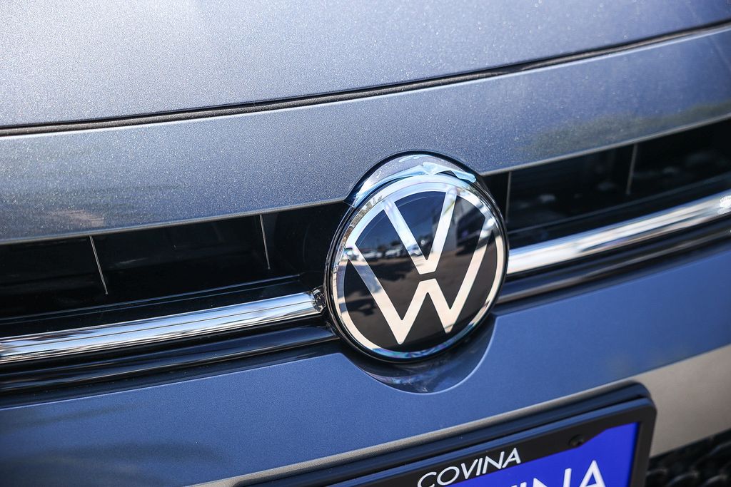 2025 Volkswagen Jetta 1.5T SE photo 4