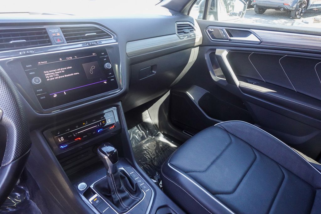 2022 Volkswagen Tiguan SEL Premium R-Line photo 23