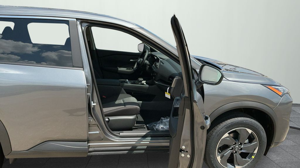 2026 Nissan Rogue SV photo 6