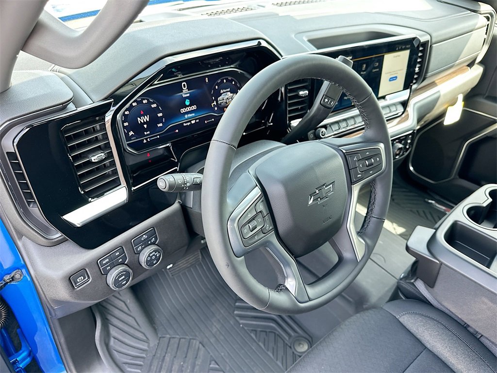 2025 Chevrolet Silverado 1500 RST photo 6